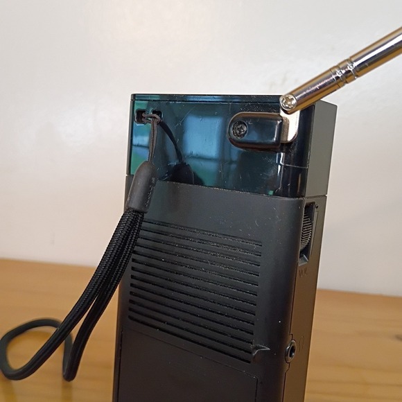 Sony ICF-P26 Portable Pocket FM/AM Radio Built-in Speaker TESTED & WORKING - Picture 6 of 10